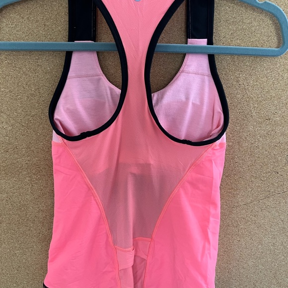 Lululemon top 2 - Picture 2 of 4